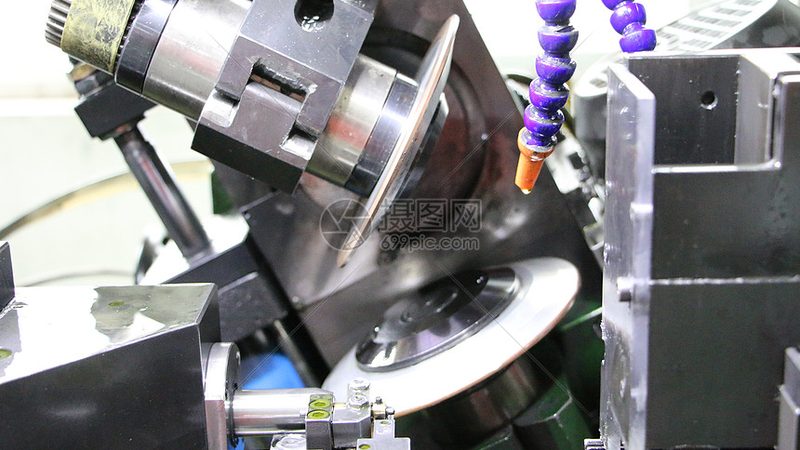 摇臂钻床在模具制造中的应用与选型要点**